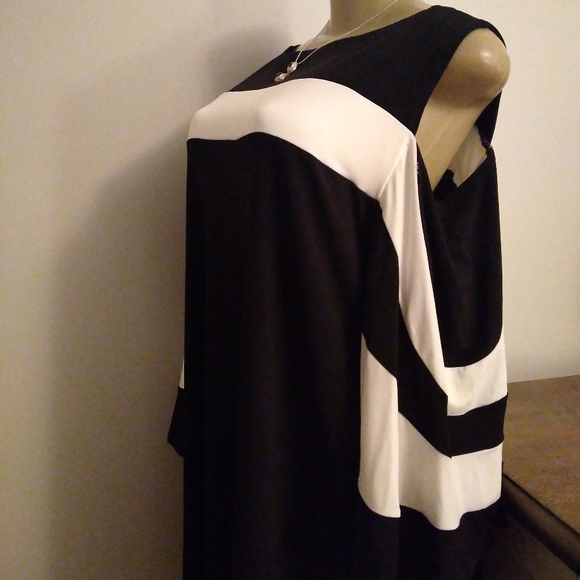 Nina Leonard open shoulder black & white dress with draped sleeves. Size:XL - Picture 2 of 10